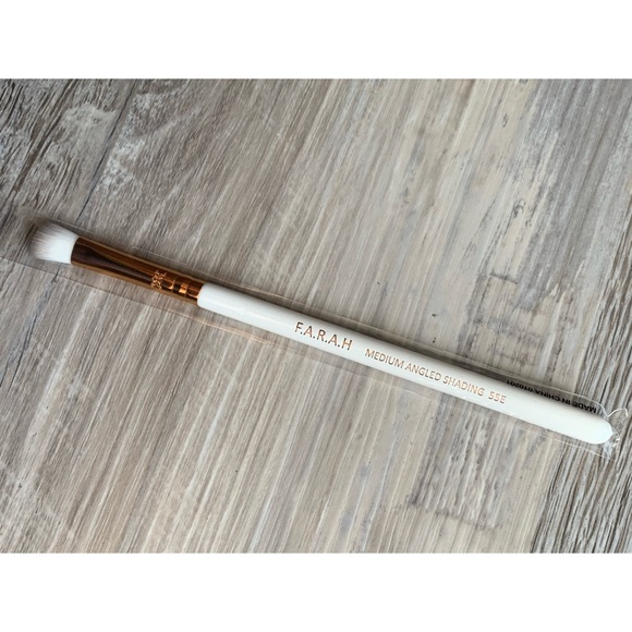 F.A.R.A.H
Medium Angled Shading 55E Rose Gold Collection - Picture 5 of 6